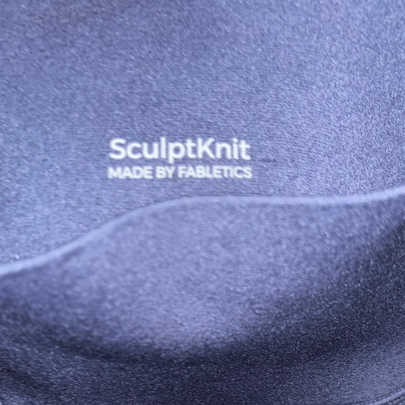 Fabletics Sculpt knit Navy leggings full length size Medium EUC worn a few times - Picture 3 of 3